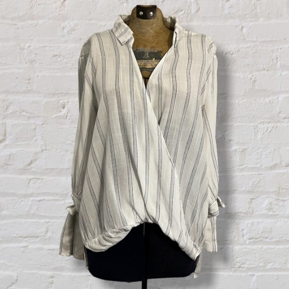 She & Sky White Blue Striped Faux Wrap V-neck Bow Tie 3/4 Sleeve Cuff Cotton Top - Picture 1 of 12